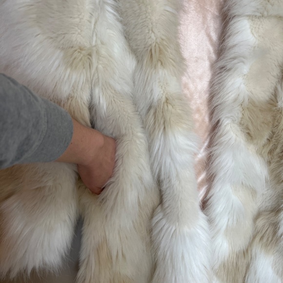 Vintage Faux fur mixed tones and peach satin lined coat/jacket size small - Picture 5 of 6